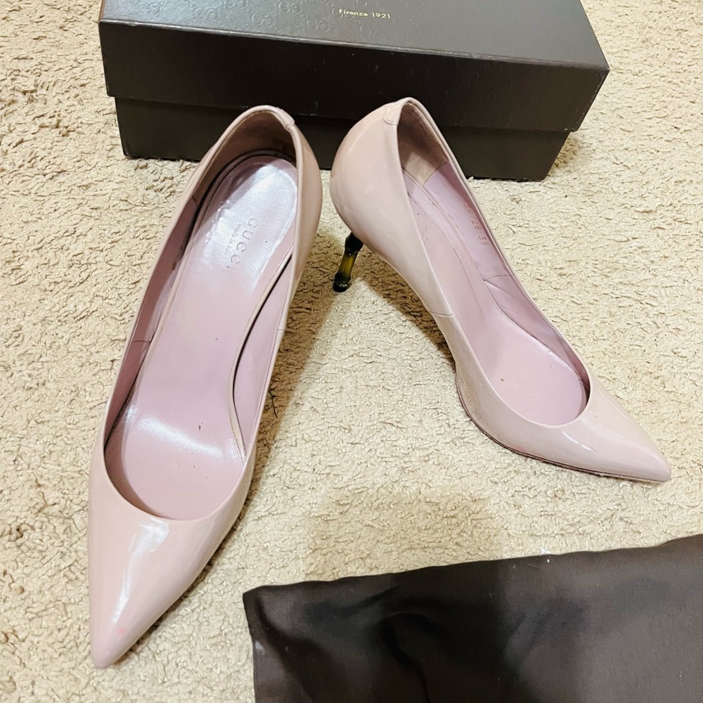 Gucci Kristen Bamboo Heel Pointed Toe Pumps in Nude Patent Leather Flesh - Picture 10 of 13